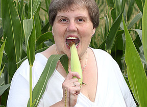 This big ma loves to play in a cornfield
